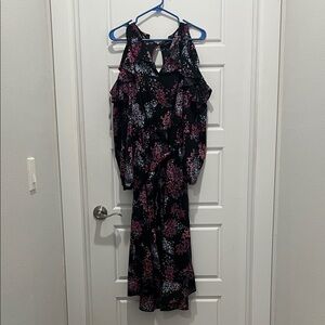 Elegant Floral Maxi Dress in Black and Pink